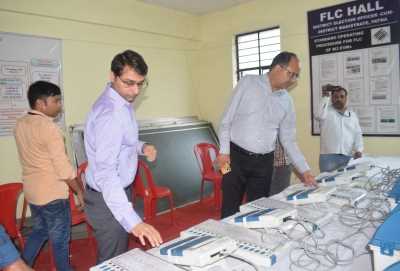 मध्य प्रदेश के 29 लोकसभा क्षेत्र के 52 जिला मुख्यालयों पर मतगणना जारी